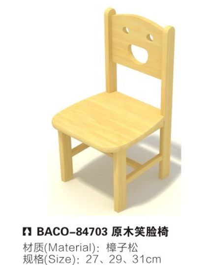 幼儿园里的木椅子